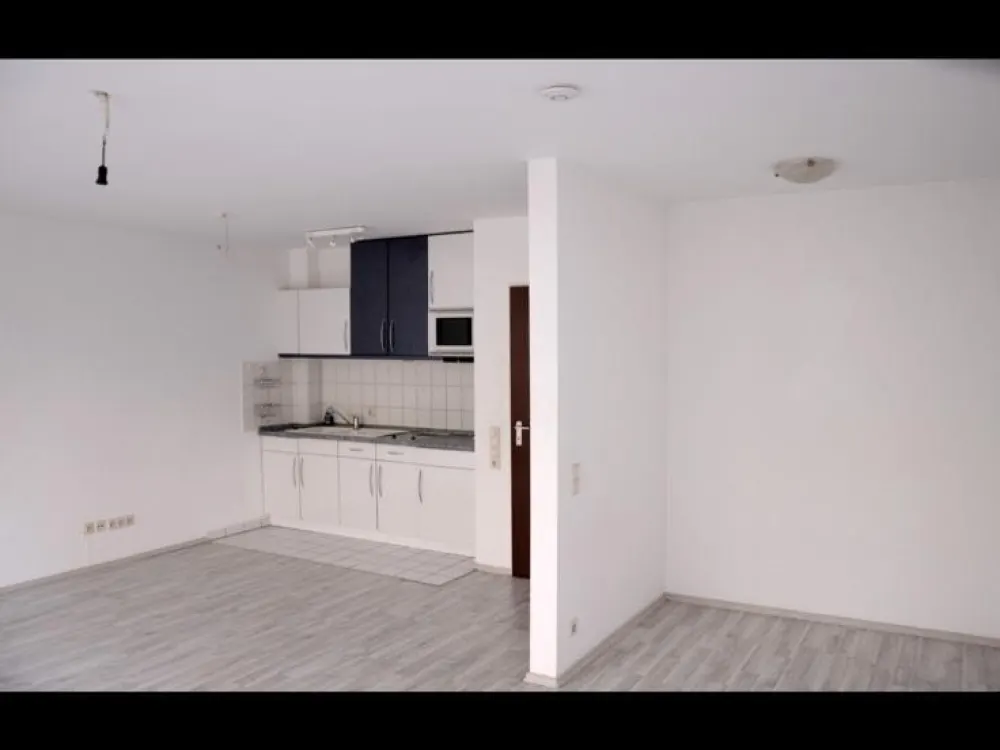 Zum vermieten 43 m² + Balkon + Aufzug + Garage 420€