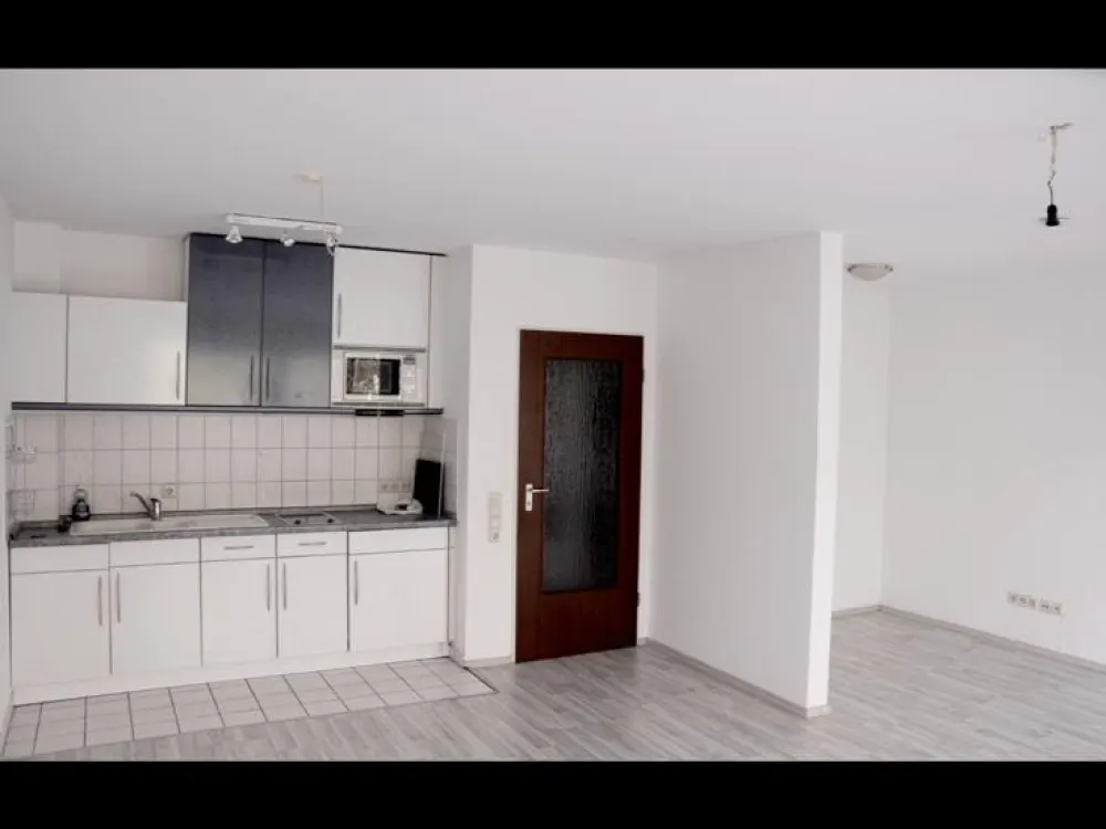 Zum vermieten 43 m² + Balkon + Aufzug + Garage 420€