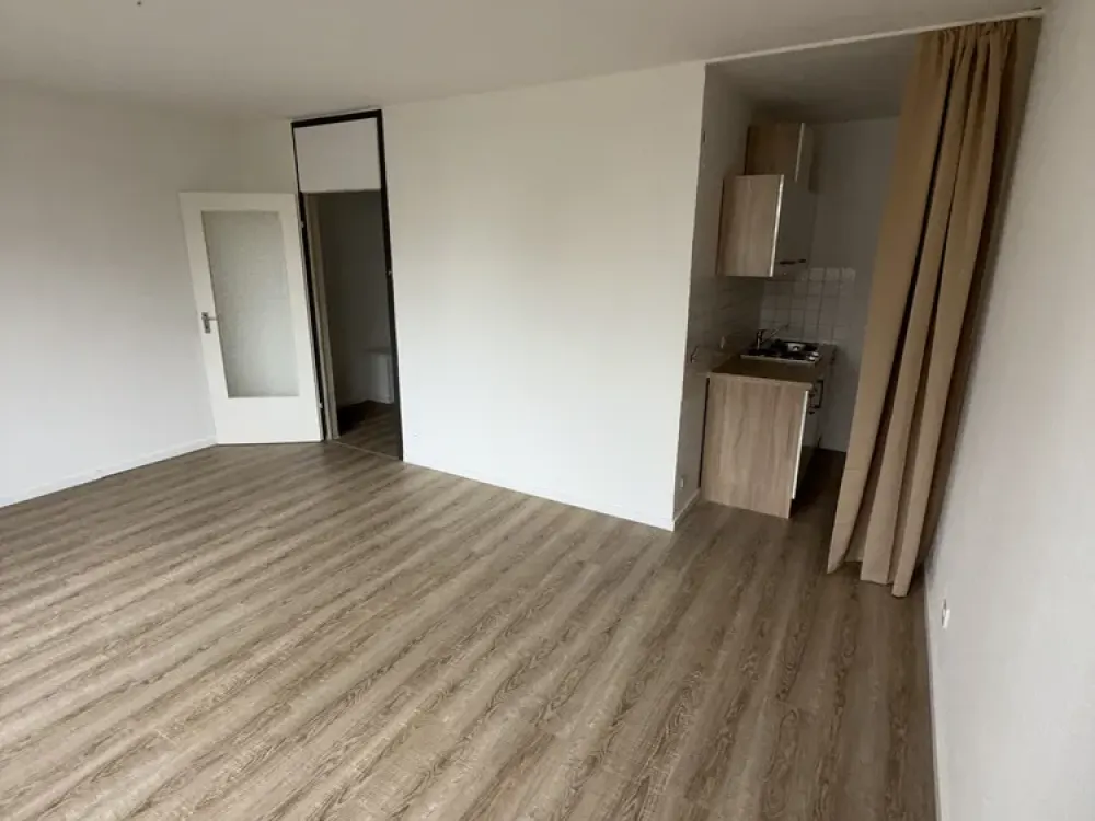 Frisch renoviertes 1-Zimmer-Apartment in Kerpen mit neuer Küchenzeile und Kellerabteil