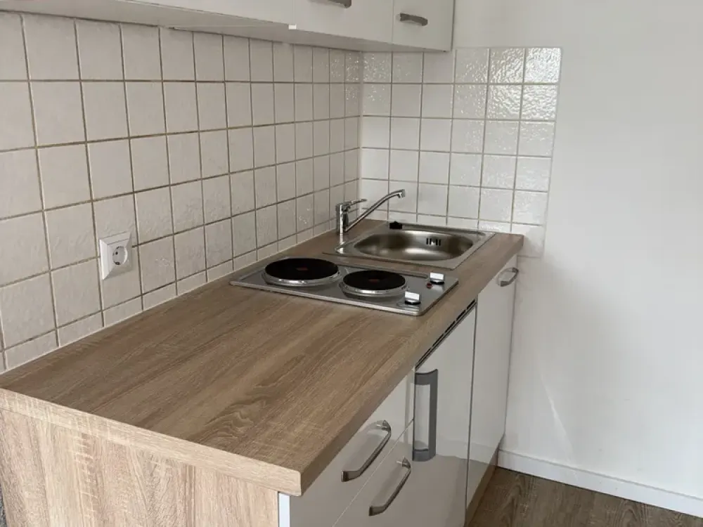 Frisch renoviertes 1-Zimmer-Apartment in Kerpen mit neuer Küchenzeile und Kellerabteil