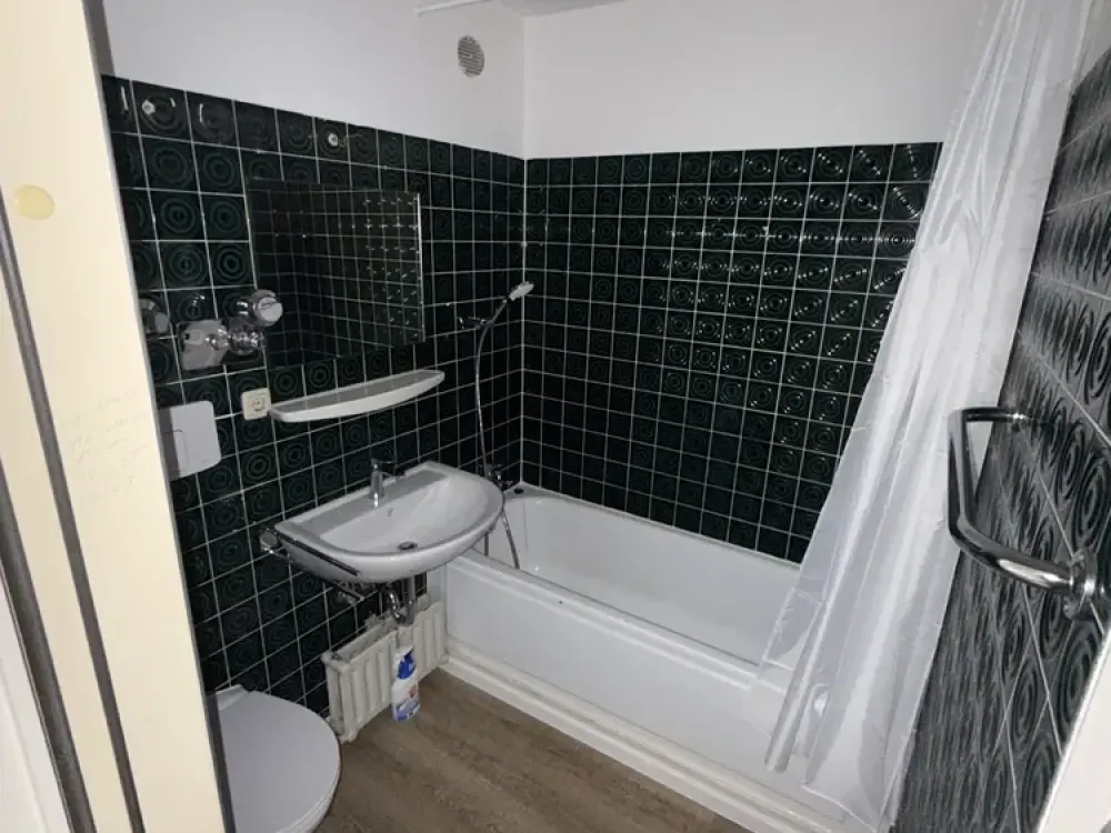 Frisch renoviertes 1-Zimmer-Apartment in Kerpen mit neuer Küchenzeile und Kellerabteil