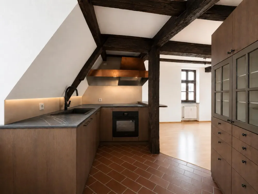 Charaktervolle DG-Wohnung mit historischem Flair im Herzen von Nürnberg - inkl. neuem Bad und Küche