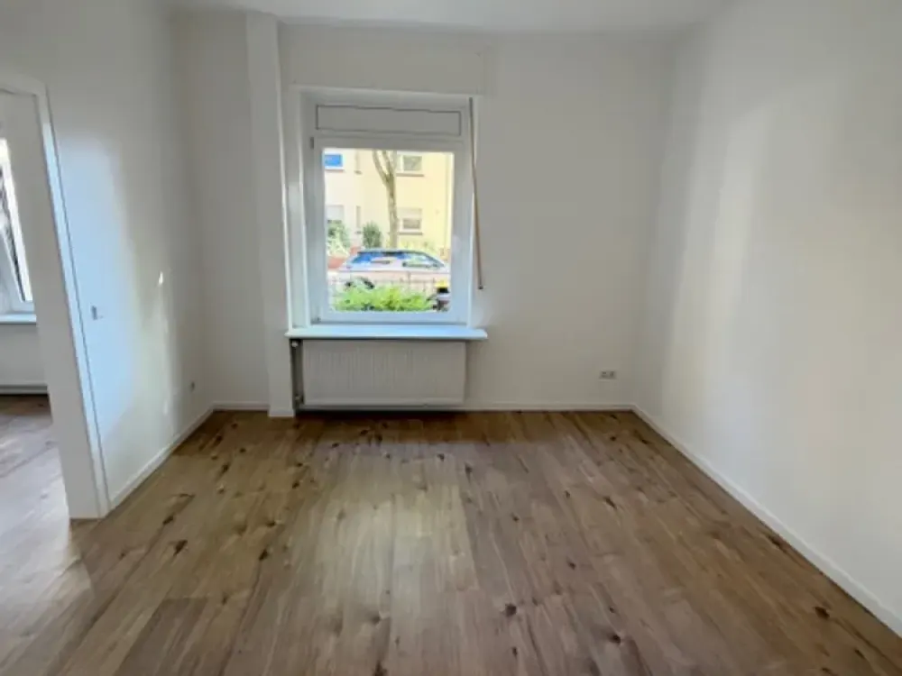 شقة في الطابق الأرضي مع غرفتين / مطبخ/طعام / حمام في Troisdorf-Oberlar، أول سكن بعد التجديد الشامل