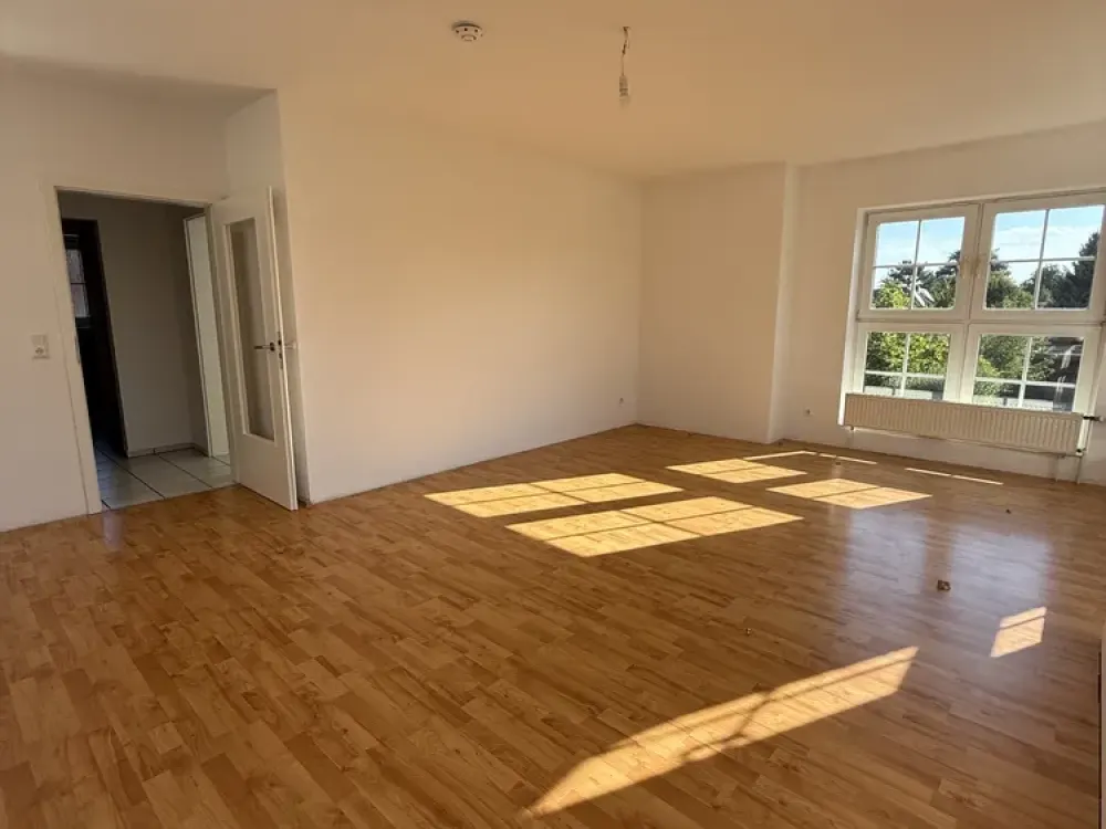 Charming 3-Room Apartment with Balcony in a Quiet Location