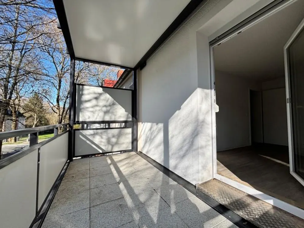 TOP renovierte 3-Zimmer Wohnung in ruhiger Seitenstraße (Gebäude frisch modernisiert)