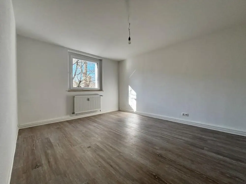 TOP renovierte 3-Zimmer Wohnung in ruhiger Seitenstraße (Gebäude frisch modernisiert)