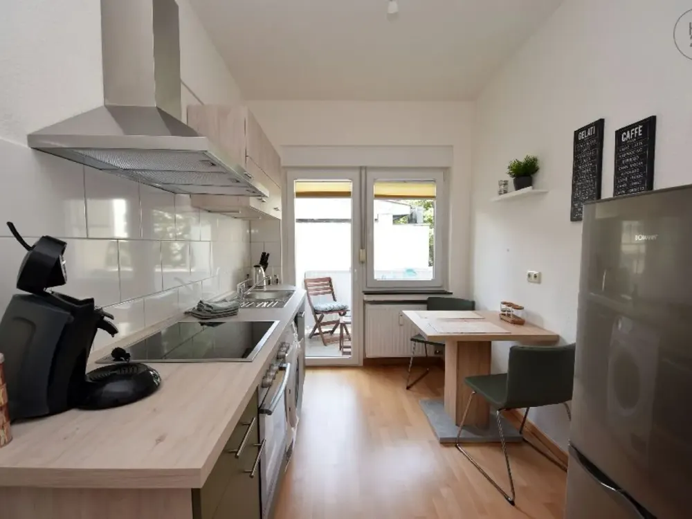 Kleine möblierte Wohnoase mit Balkon und Internet im Rathenauviertel