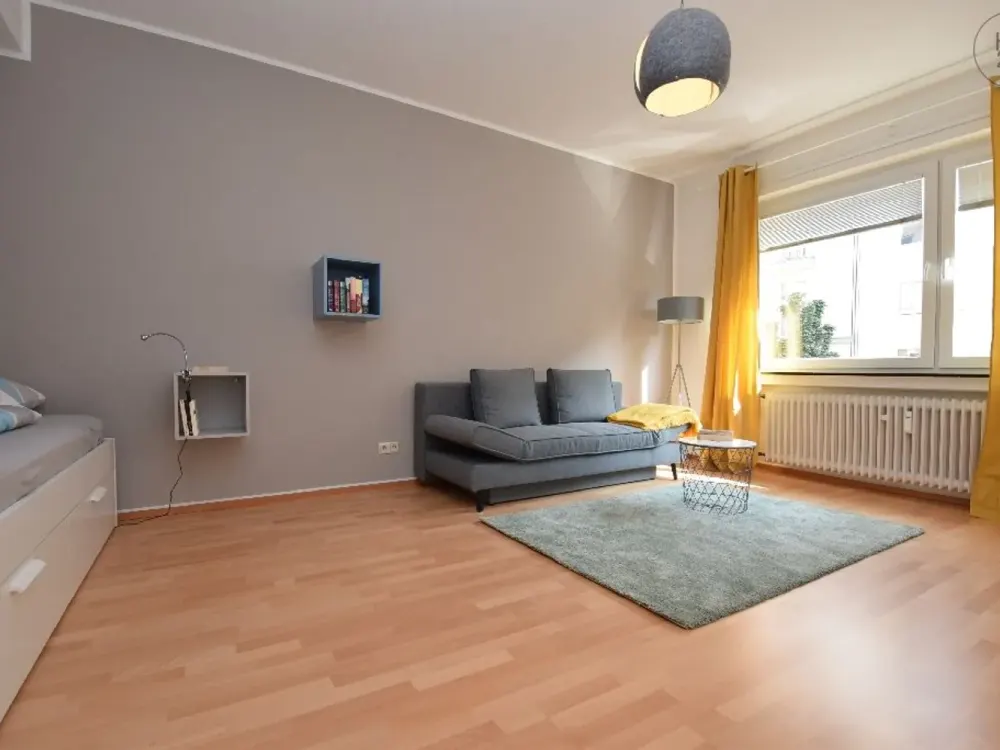 Kleine möblierte Wohnoase mit Balkon und Internet im Rathenauviertel
