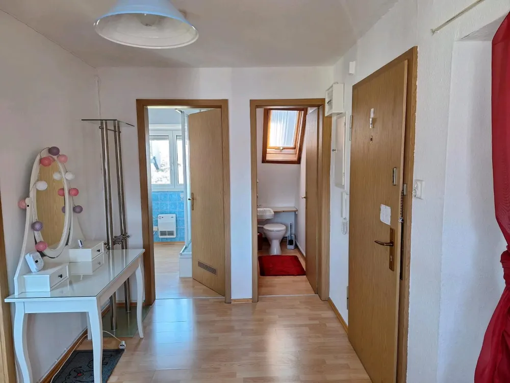 Kleine Dachgeschosswohnung befristet