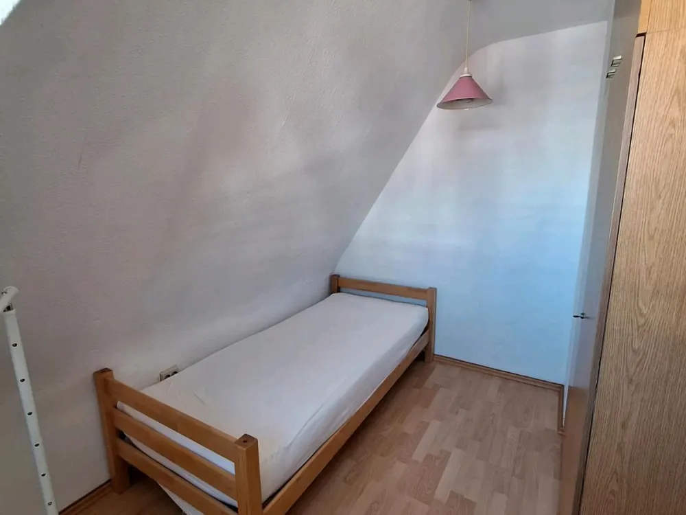 Kleine Dachgeschosswohnung befristet
