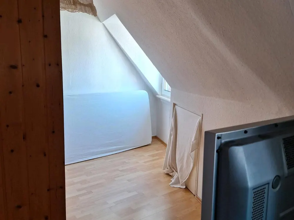 Kleine Dachgeschosswohnung befristet