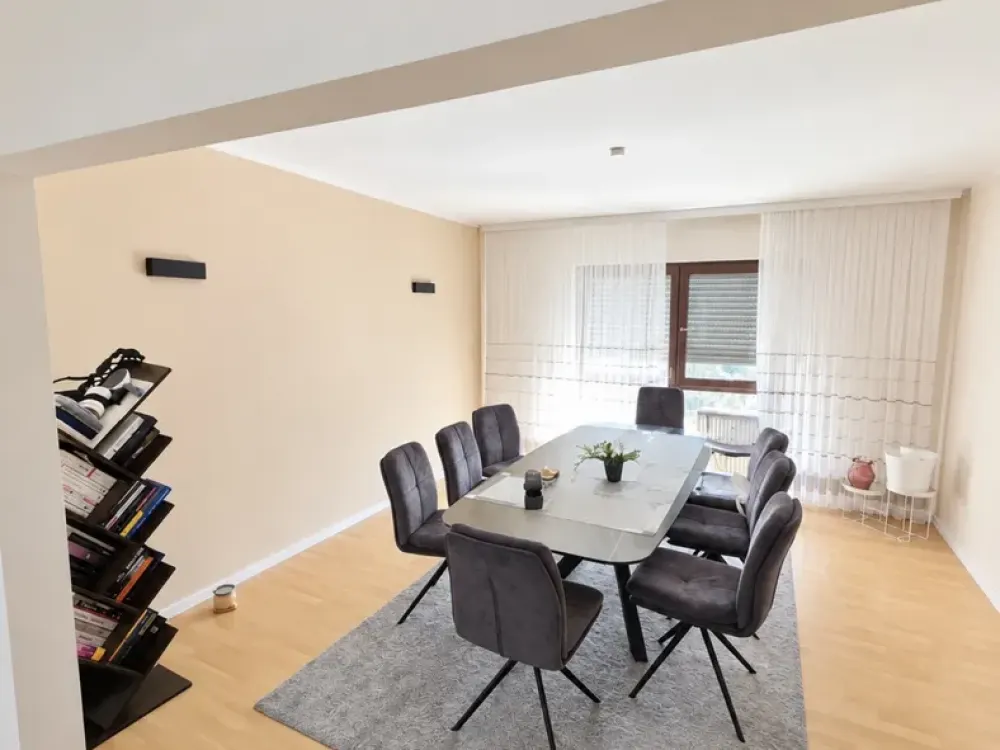 Spacious 5-Room Ground Floor Apartment with Large Terrace & Parking Space in Blankenloch