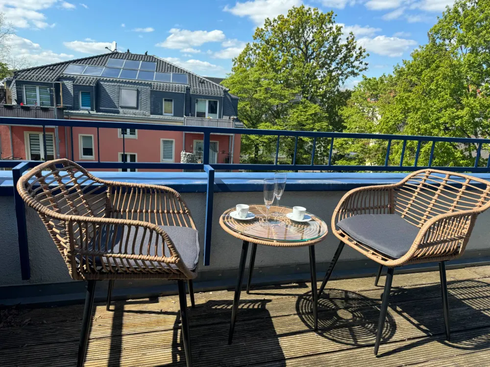 Ruhige 2R mit Balkon&EBK, Nähe Uniklinik/MaxPlanck, Kurz-/Langzeit, ab 1.10. !