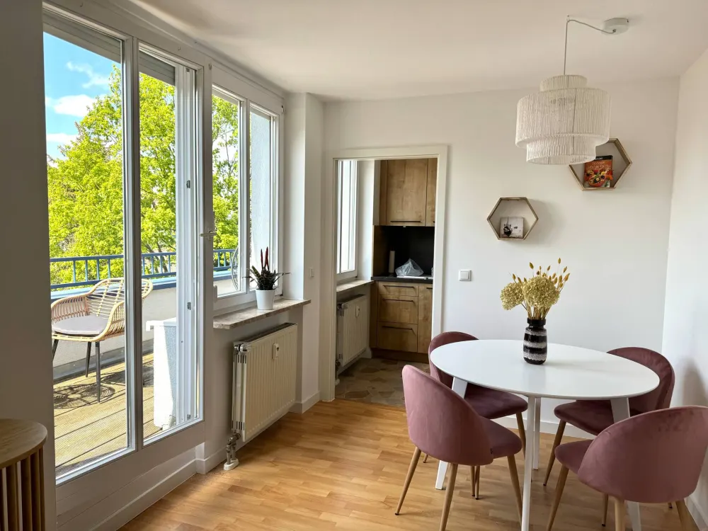Ruhige 2R mit Balkon&EBK, Nähe Uniklinik/MaxPlanck, Kurz-/Langzeit, ab 1.10. !