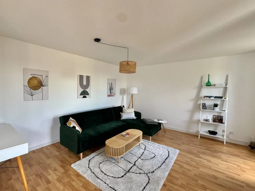 Ruhige 2R mit Balkon&EBK, Nähe Uniklinik/MaxPlanck, Kurz-/Langzeit, ab 1.10. !