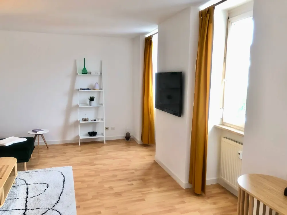 Ruhige 2R mit Balkon&EBK, Nähe Uniklinik/MaxPlanck, Kurz-/Langzeit, ab 1.10. !