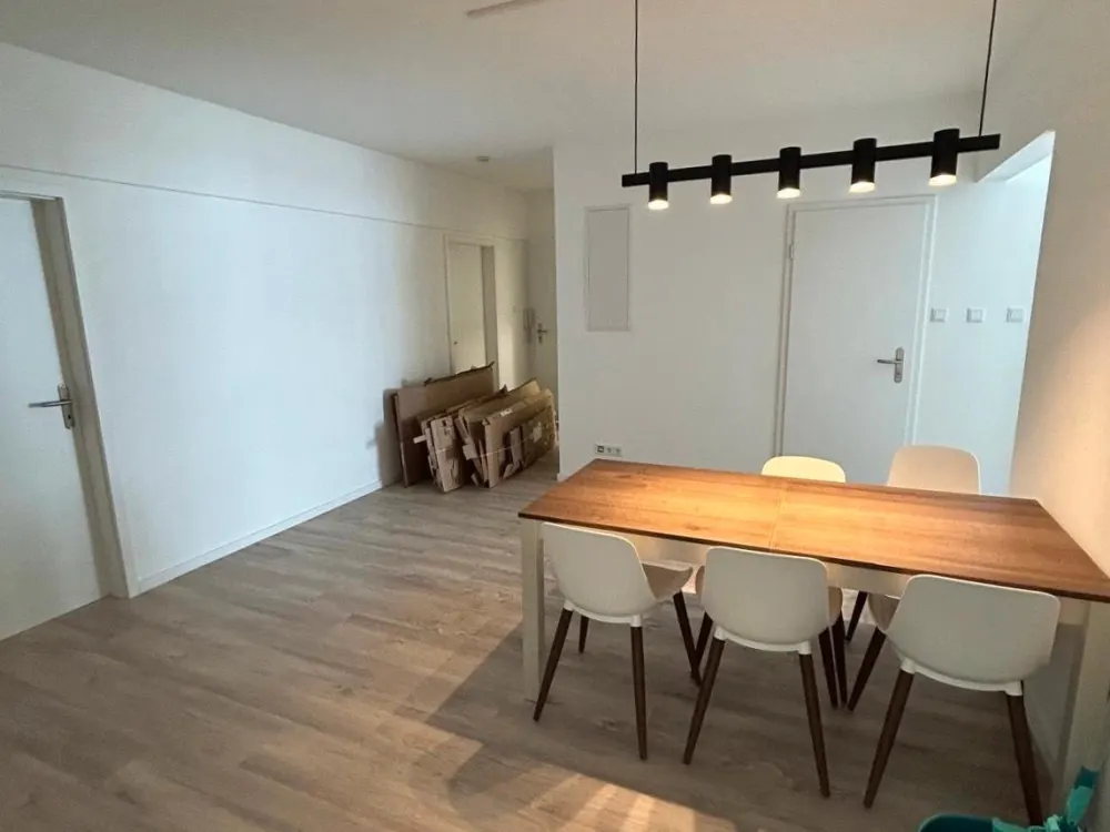 Modernes Zimmer mit Balkon in 5er WG zum 01.11.26