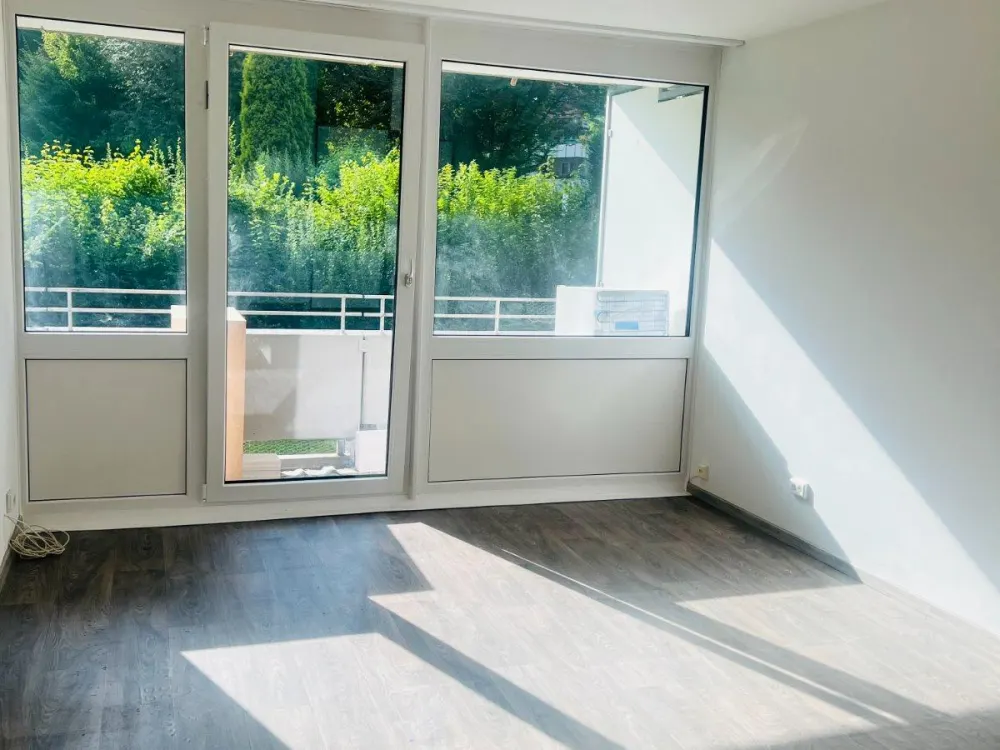Schicke, helle 2 Zimmer Wohnung Grünlage