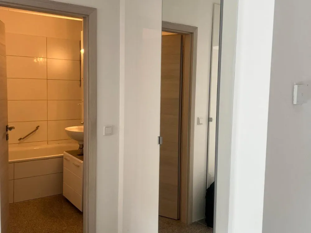 Schicke, helle 2 Zimmer Wohnung Grünlage