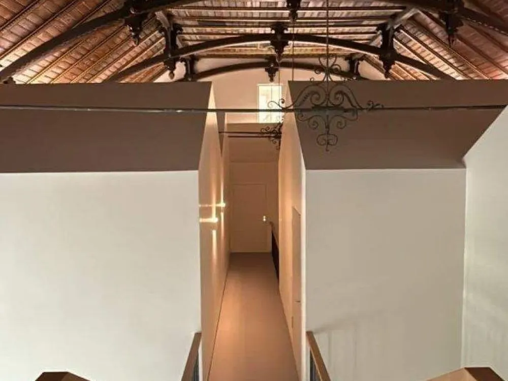 *exklusive Atelierwohnung in dem historischen Saal des bekannten Lahmann-Sanatoriums am Weißen Hirsch*
