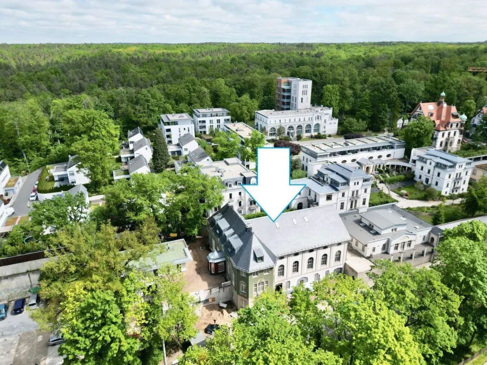 *exklusive Atelierwohnung in dem historischen Saal des bekannten Lahmann-Sanatoriums am Weißen Hirsch*
