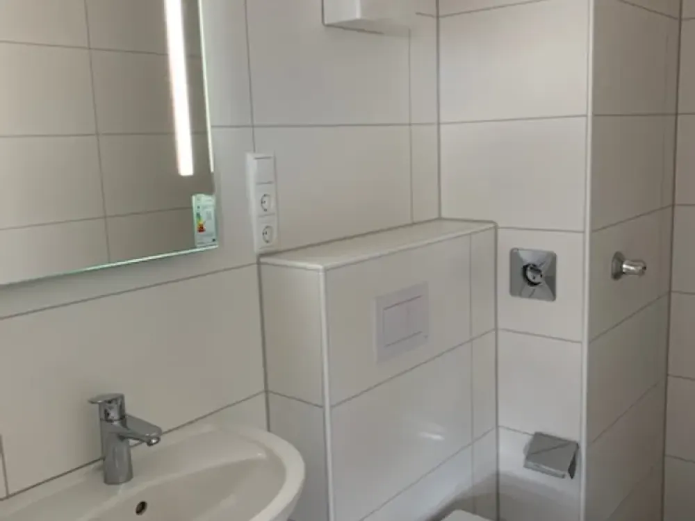 Schickes, modernes Appartement mit Balkon