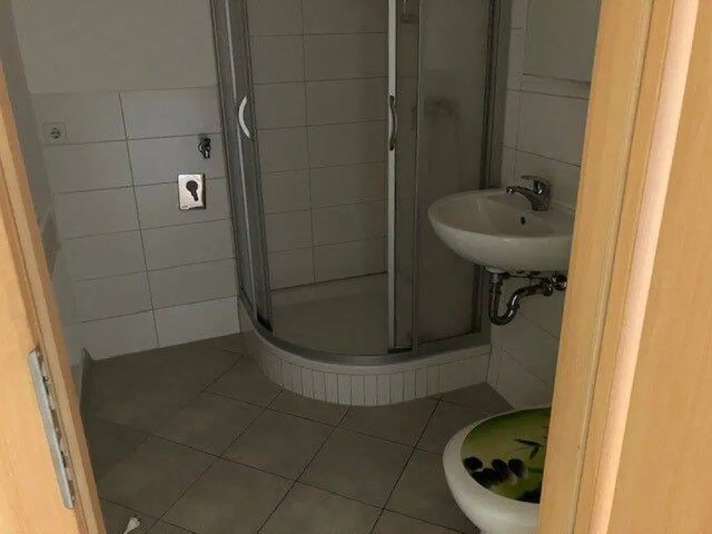 Perfekt für Senioren/2-Raum-Wohnung mit Loggia und Bad mit Dusche