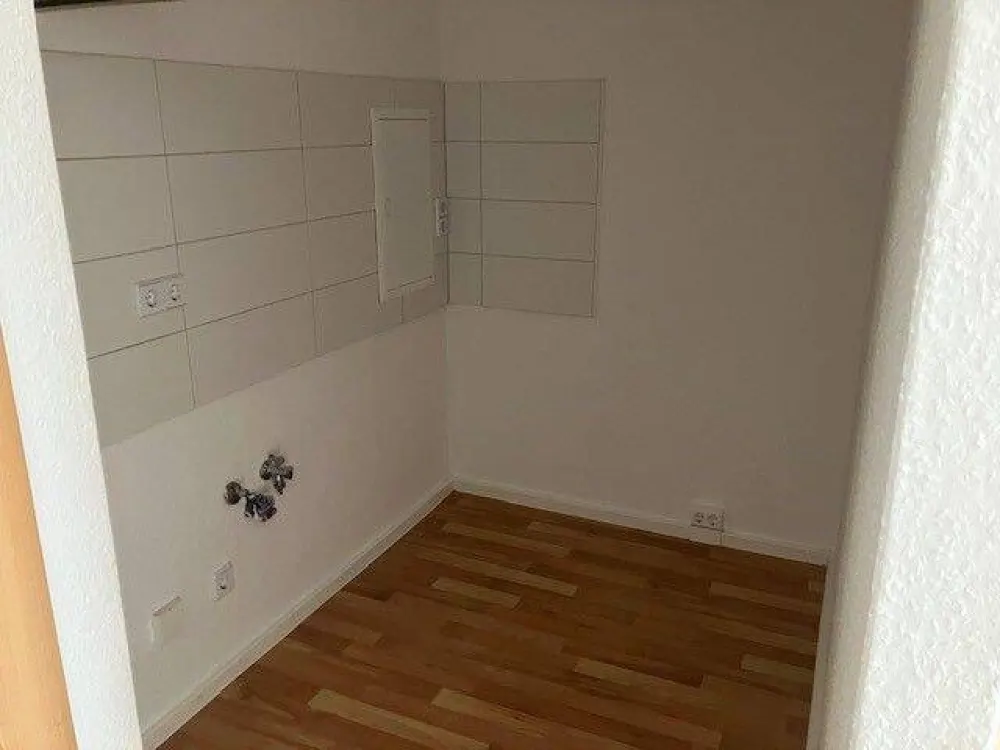 Perfekt für Senioren/2-Raum-Wohnung mit Loggia und Bad mit Dusche
