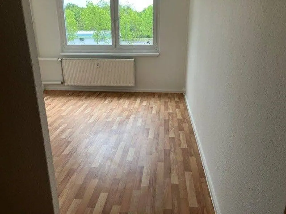Perfekt für Senioren/2-Raum-Wohnung mit Loggia und Bad mit Dusche