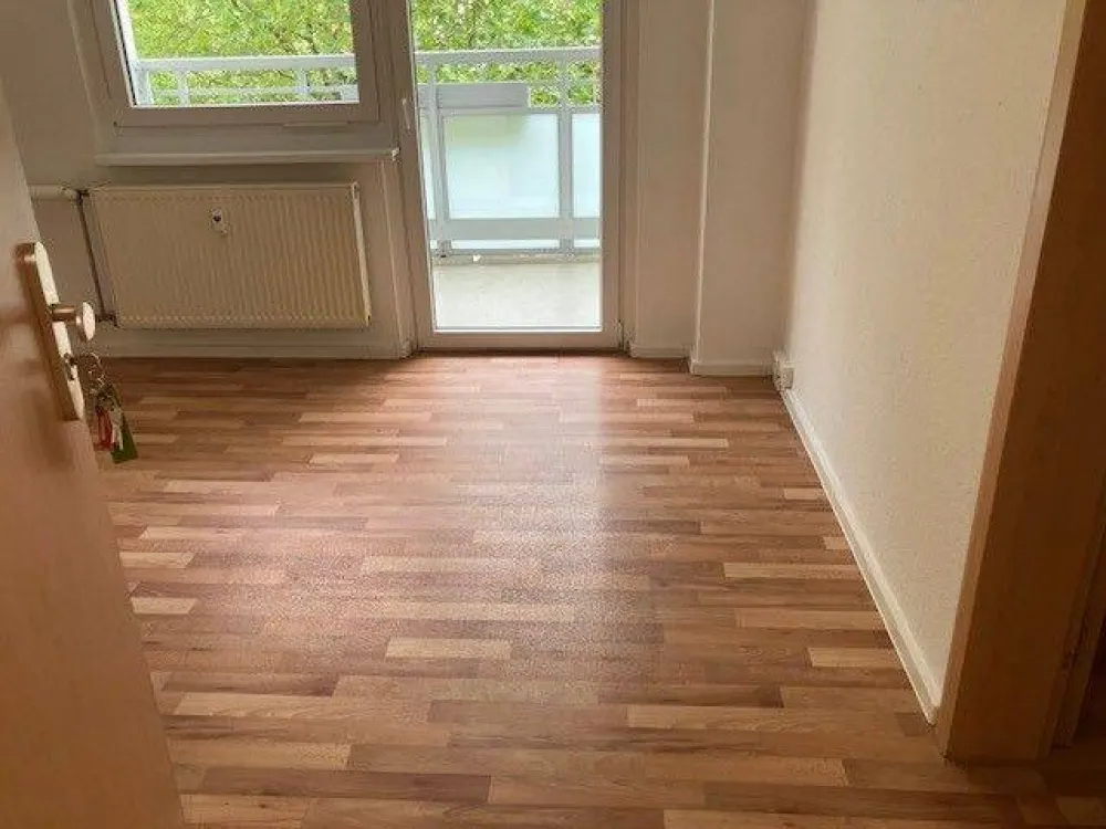 Perfekt für Senioren/2-Raum-Wohnung mit Loggia und Bad mit Dusche
