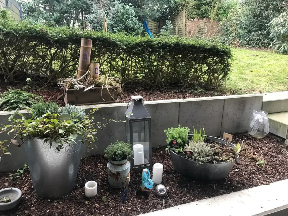 große 2,5 - Zimmer-Souterrain - Neubauwohnung mit Gartenanteil an Einzelperson!