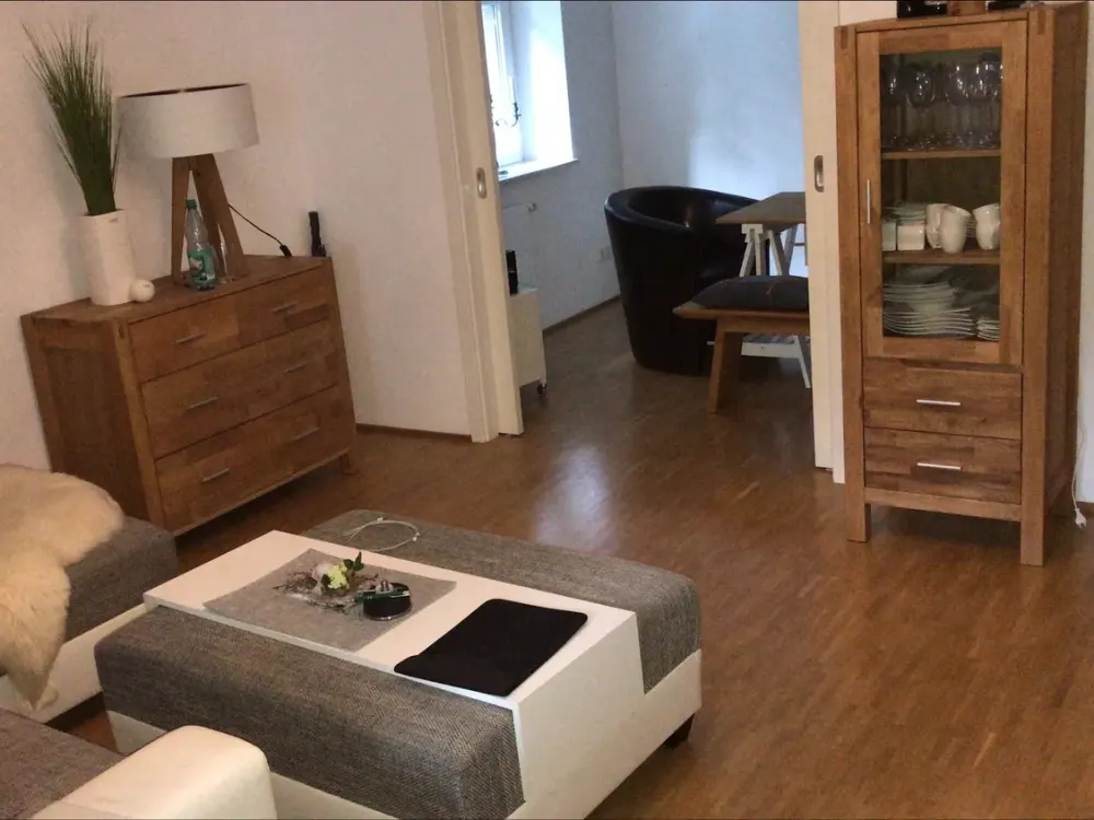 große 2,5 - Zimmer-Souterrain - Neubauwohnung mit Gartenanteil an Einzelperson!