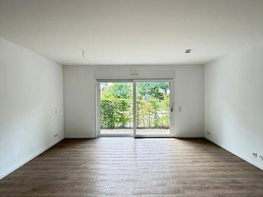 Modern 1-Room Apartment with Built-in Kitchen and Balcony