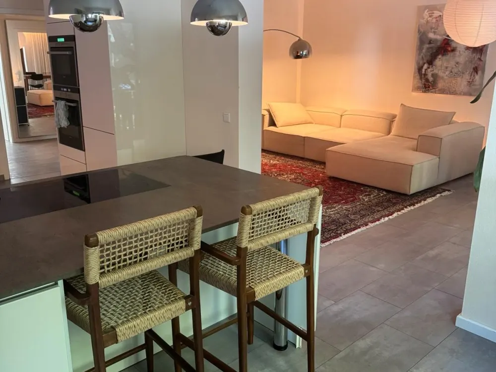 Zwischenmiete:3 Zimmer Wohnung Pienzenauerstr direkt am E-Garten