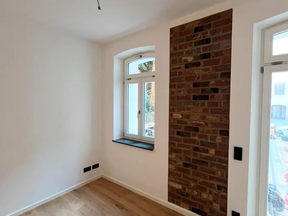Sanierte 2,5-Zi.-Altbauwohnung mit Terrasse u EBK