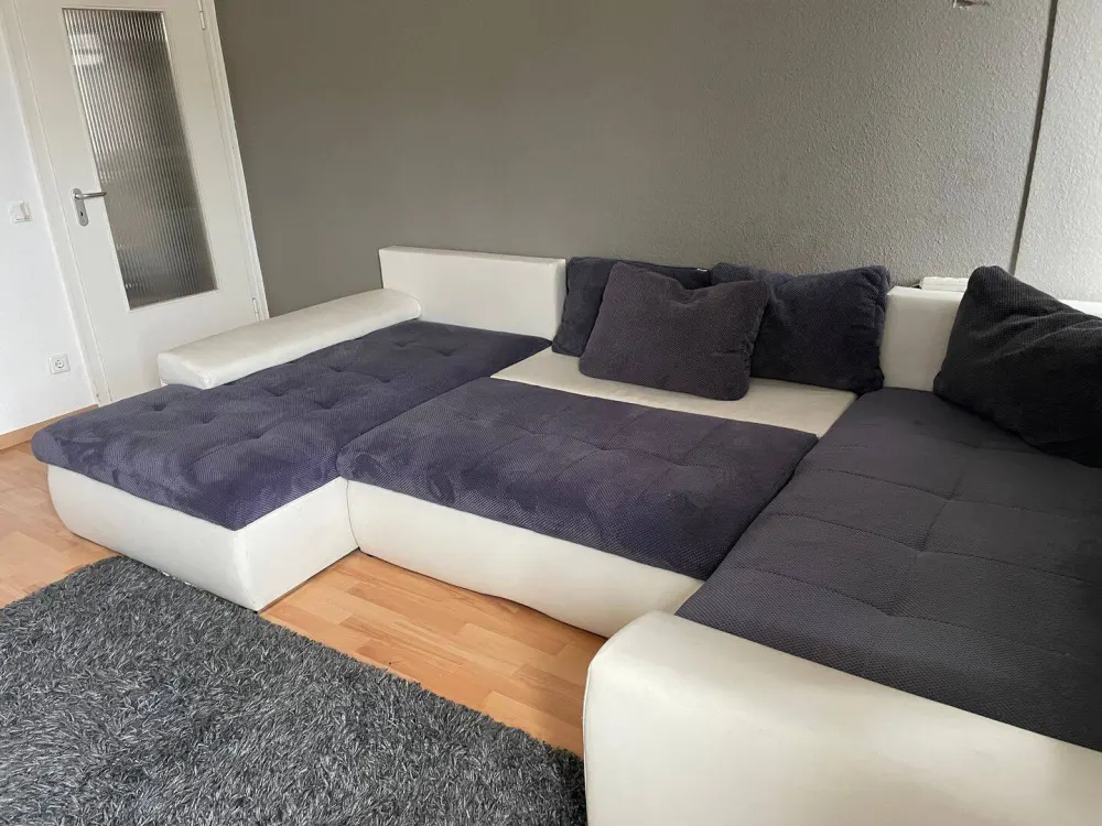Zentrale vollmöblierte Wohnung im Herzen von Düsseldorf (sofort verfügbar)