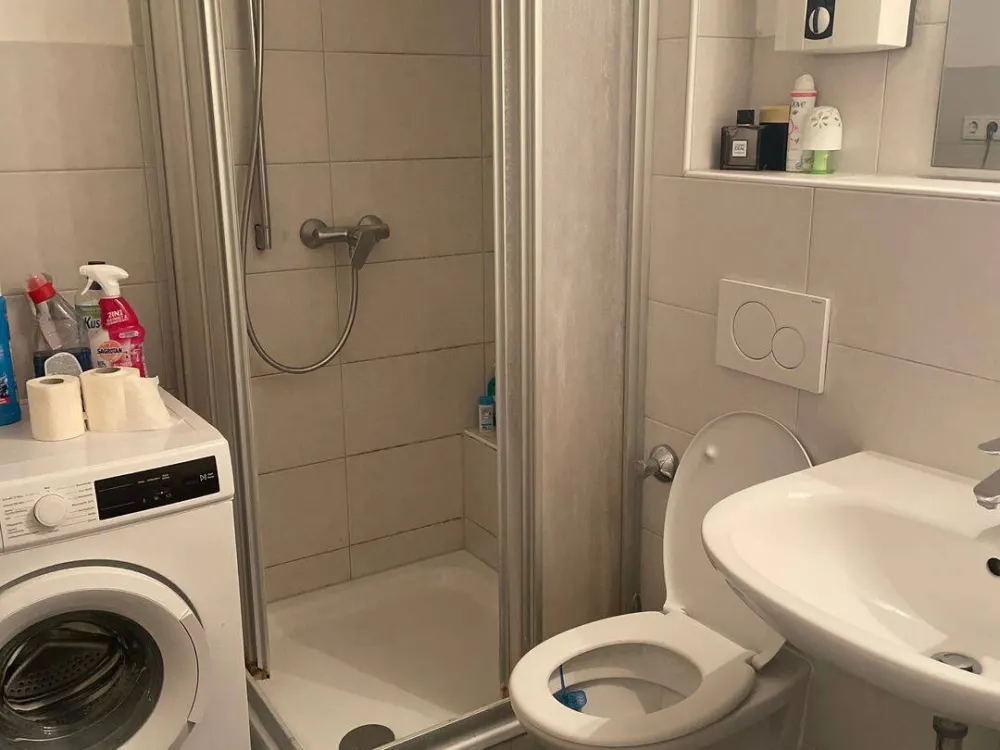 Zentrale vollmöblierte Wohnung im Herzen von Düsseldorf (sofort verfügbar)