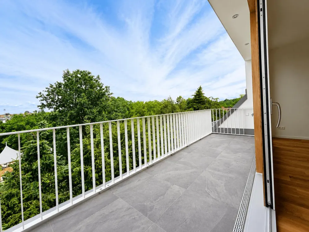 Exklusives PENTHOUSE in MACHERN I große Dachterrasse I 2 Bäder I Aufzug I Stellplatz I Keller