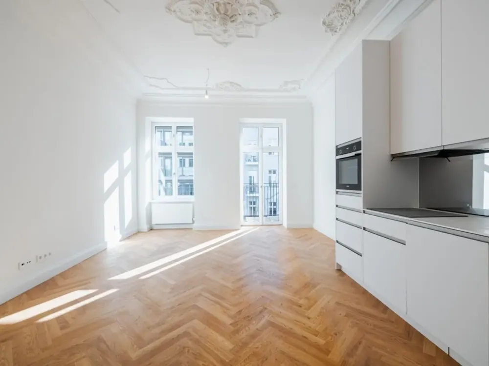 First-Class Gründerzeit Apartment with Luxurious Features and South-Facing Balcony