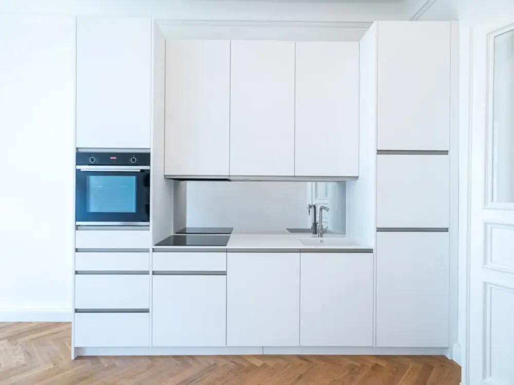 First-Class Gründerzeit Apartment with Luxurious Features and South-Facing Balcony