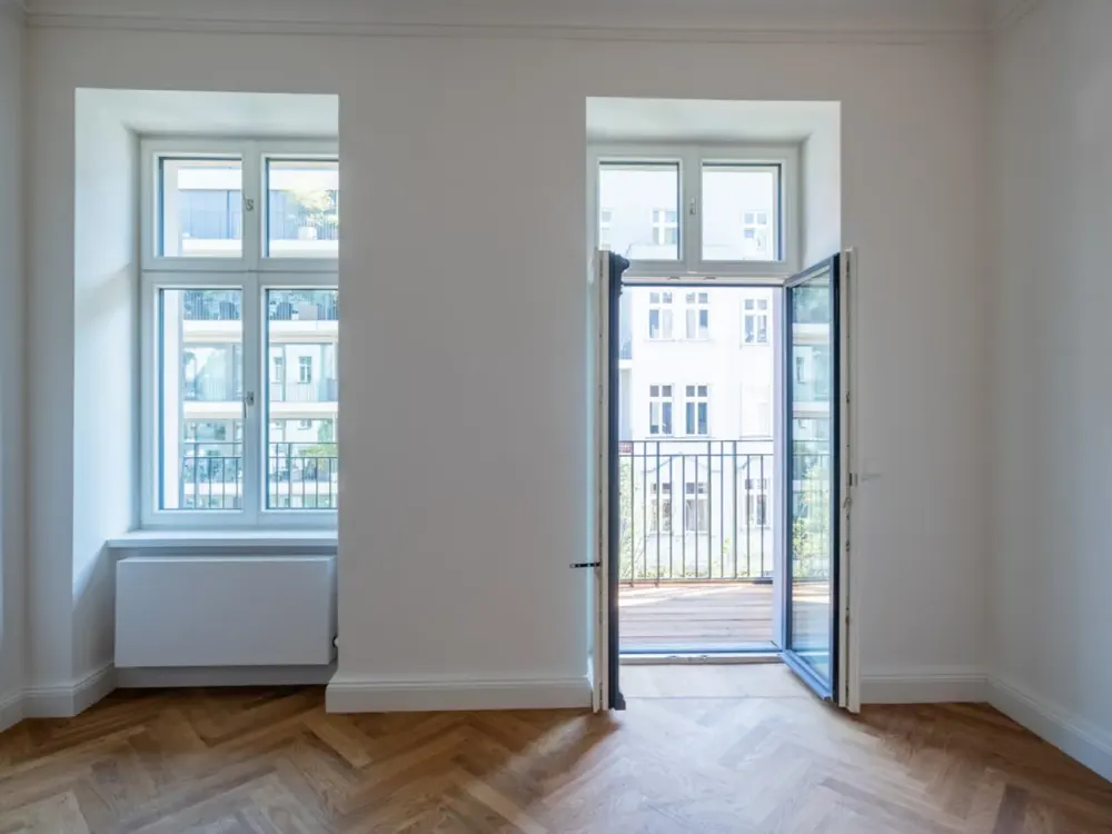 First-Class Gründerzeit Apartment with Luxurious Features and South-Facing Balcony