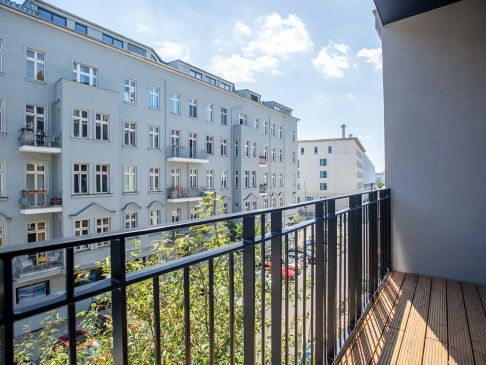 First-Class Gründerzeit Apartment with Luxurious Features and South-Facing Balcony