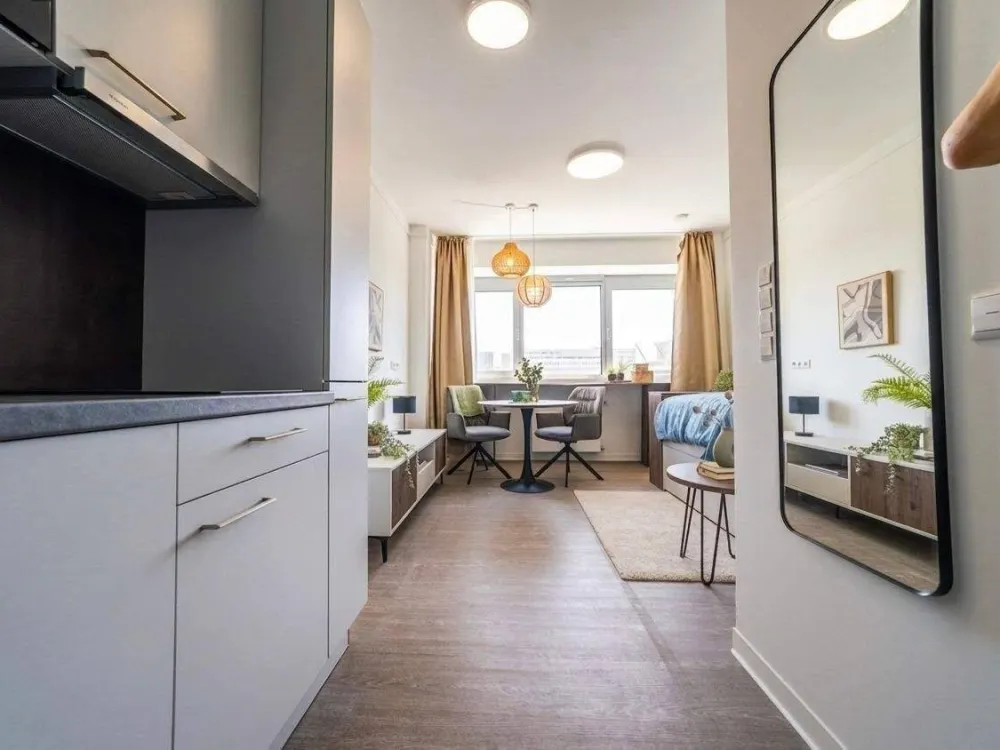 Erstbezug nach Kernsanierung: Modernes City-Apartment mit EBK, Concierge & Skyline-Dachterrassen