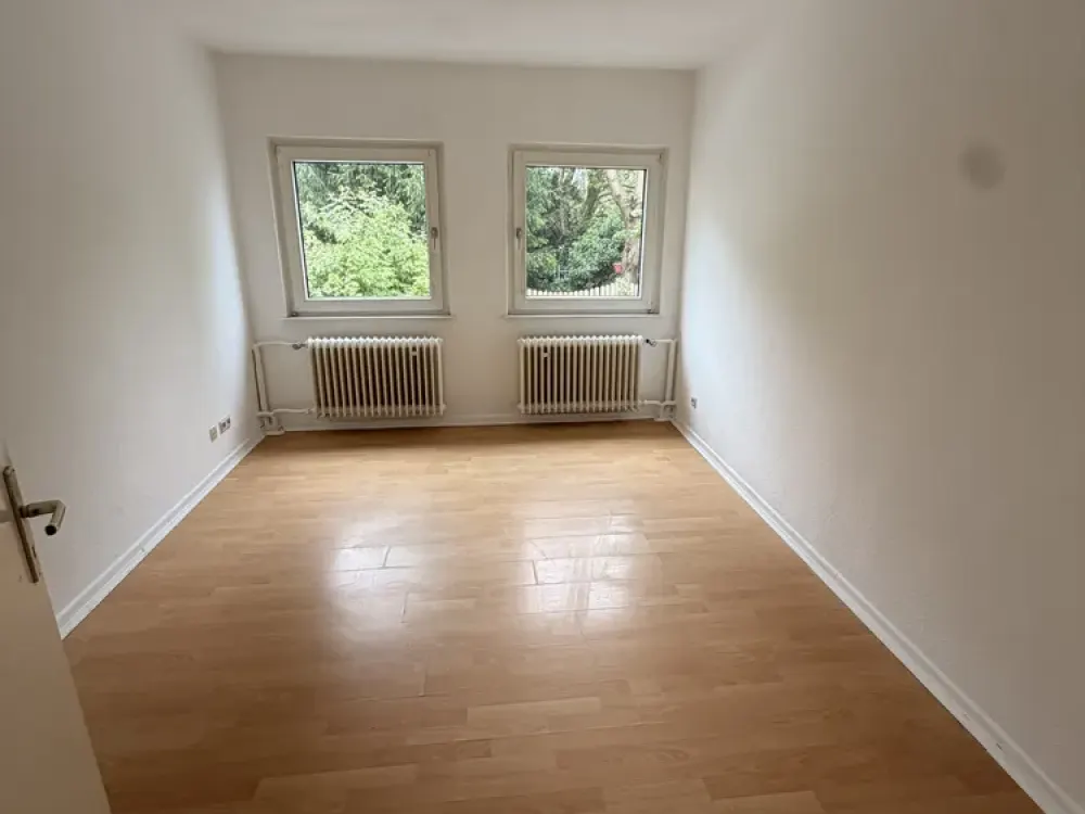 4 Zimmer Wohnung mit eigenem Eingang!