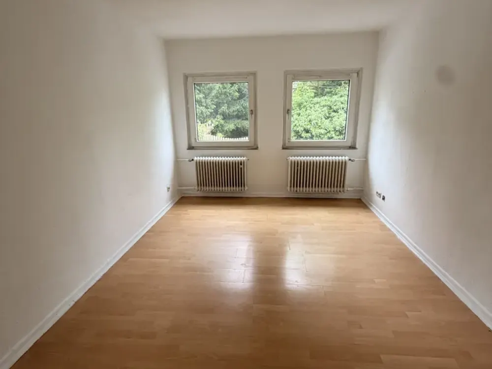 4 Zimmer Wohnung mit eigenem Eingang!