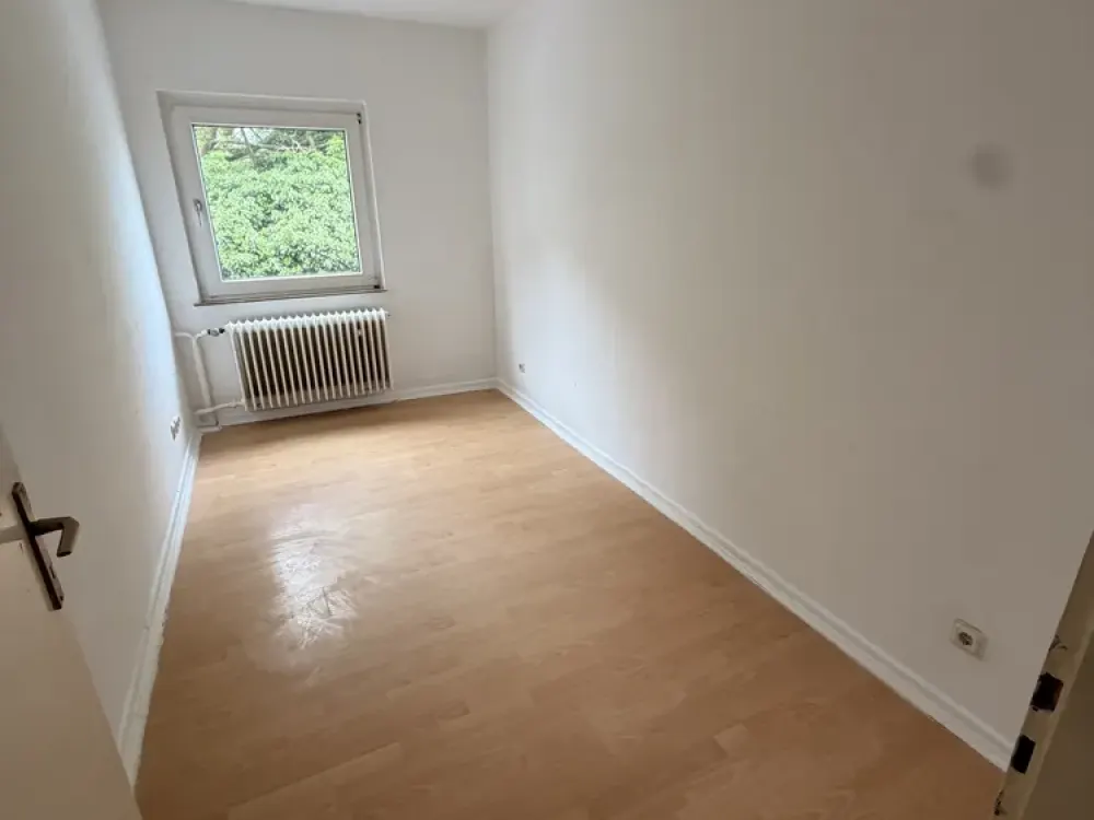 4 Zimmer Wohnung mit eigenem Eingang!