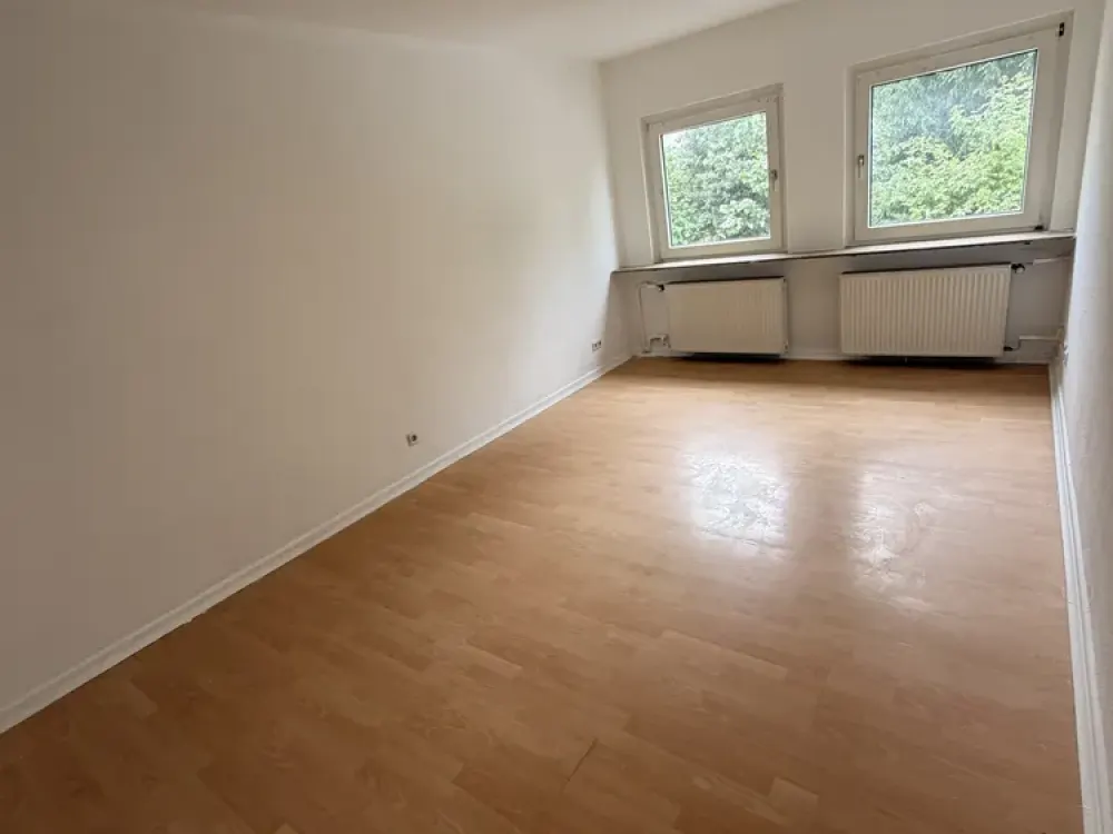4 Zimmer Wohnung mit eigenem Eingang!