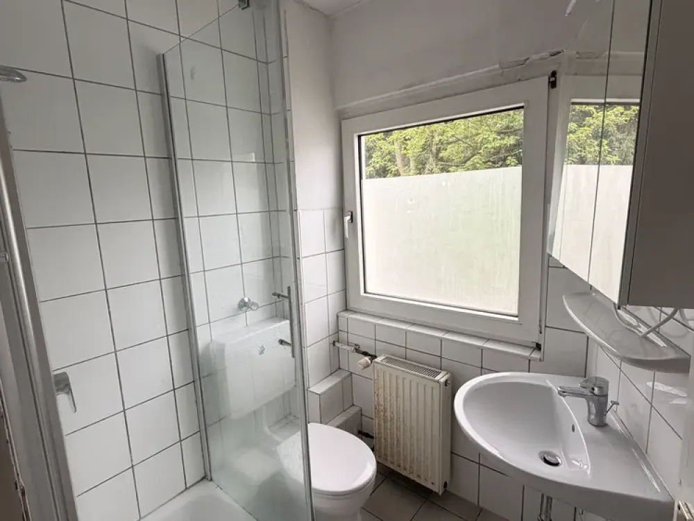 4 Zimmer Wohnung mit eigenem Eingang!