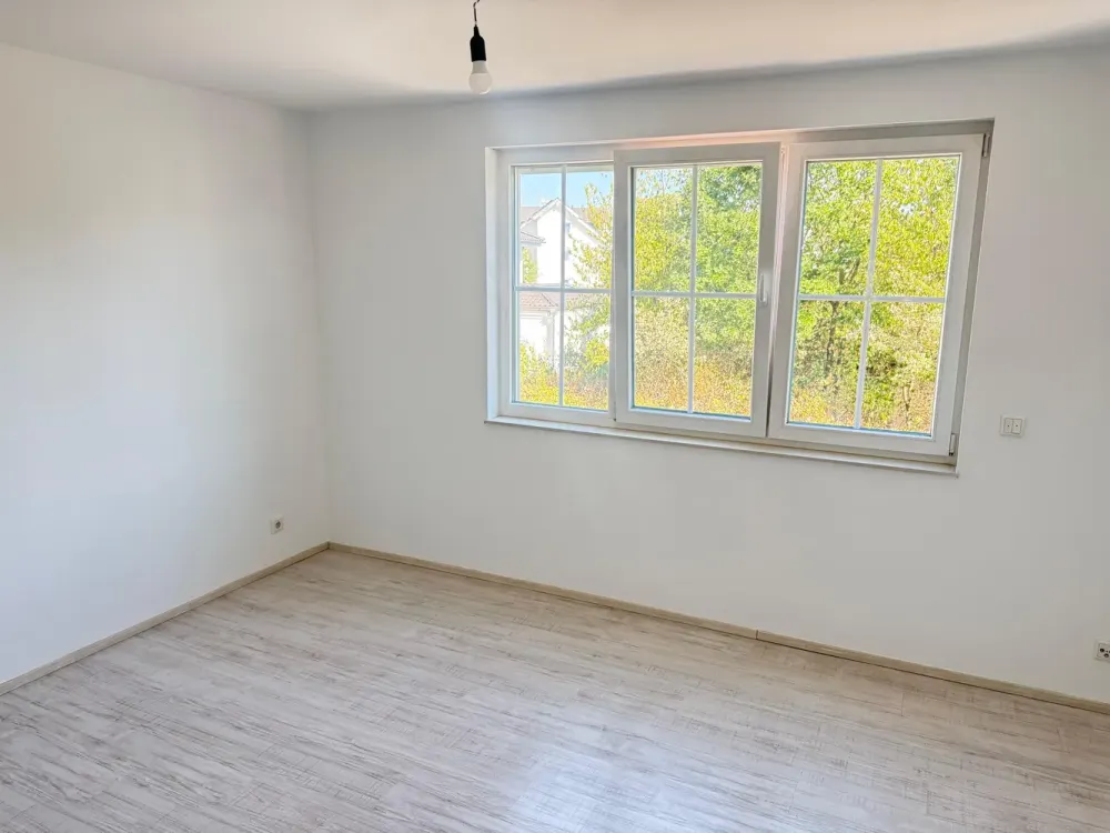 „Exklusive 110 m² Maisonette-Wohnung, lichtdurchflutet, modern & mit zwei Balkonen“.