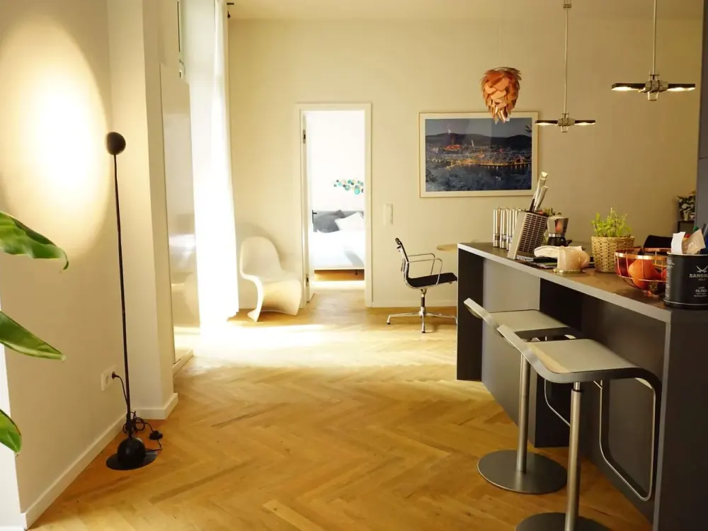 Stilvolle Wohnung in kernsaniertem Altbau mit Balkon